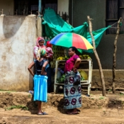 <i class="fa fa-photo orange1" aria-hidden="true"></i> <em>(Arusha, Tanzania).</em> Edu Moreira - Tanzânia